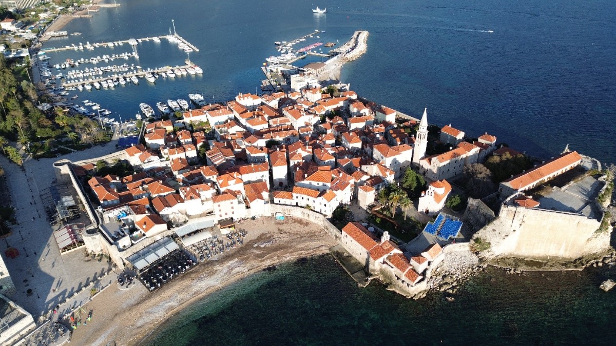 Four Studio Apartments in an Old Stone House, Main Street, Old Town, Budva